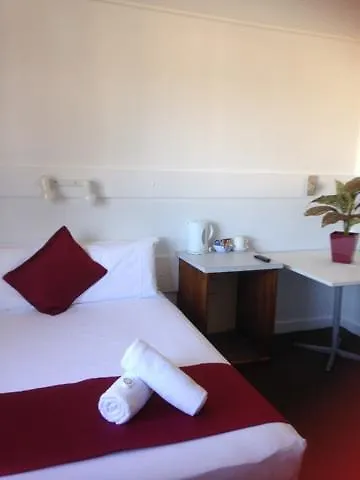 **** Motel Hotel Beach House Nambour Australia